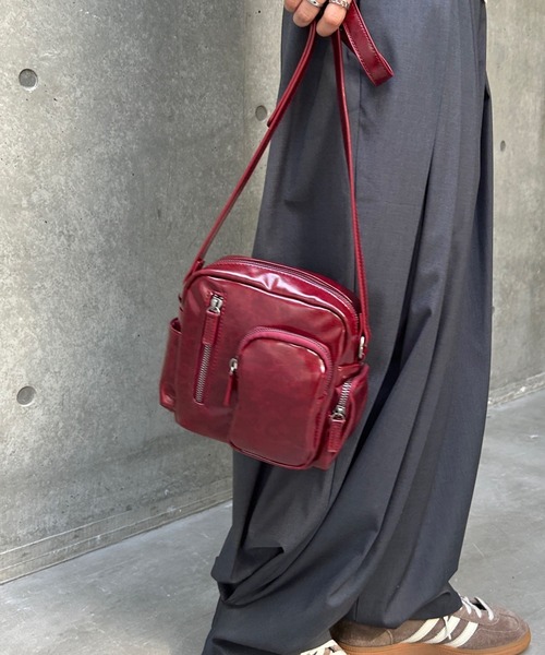 PBLIM(ページボーイリム)の「《UNISEX/8個ポケットで収納可能》8ポケミニショルダー / パスポート/350mlペットボトル(ショルダーバッグ・レディース・ブラウン/グレー/ブラック/イエロー/レッド・FREE)」の22枚目の写真