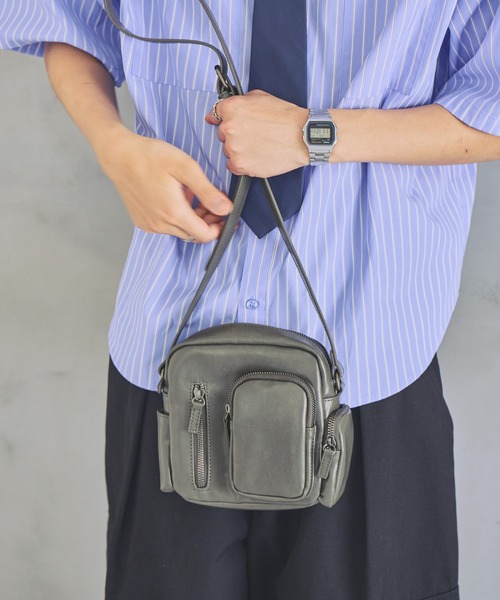 PBLIM(ページボーイリム)の「《UNISEX/8個ポケットで収納可能》8ポケミニショルダー / パスポート/350mlペットボトル(ショルダーバッグ・レディース・ブラウン/グレー/ブラック/イエロー/レッド・FREE)」の13枚目の写真