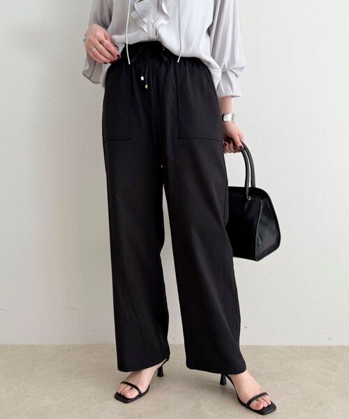 fredy emue(フレディエミュ)の「【接触冷感×UVカット/マルチ機能】ドライオックスセミワイドイージーパンツ(その他パンツ・レディース・チャコールグレー/オフホワイト/ブラック/カーキ・34/36/38)」の2枚目の写真