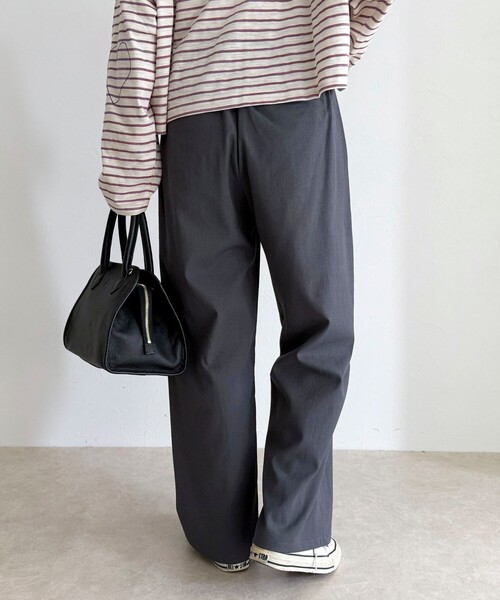 fredy emue(フレディエミュ)の「【接触冷感×UVカット/マルチ機能】ドライオックスセミワイドイージーパンツ(その他パンツ・レディース・チャコールグレー/オフホワイト/ブラック/カーキ・34/36/38)」の10枚目の写真