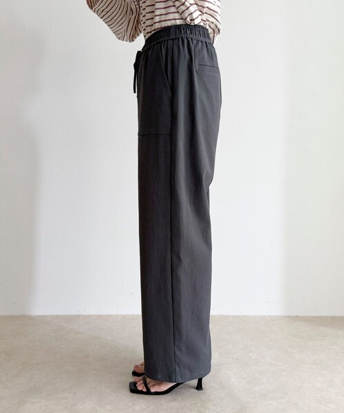 fredy emue(フレディエミュ)の「【接触冷感×UVカット/マルチ機能】ドライオックスセミワイドイージーパンツ(その他パンツ・レディース・チャコールグレー/オフホワイト/ブラック/カーキ・34/36/38)」の13枚目の写真