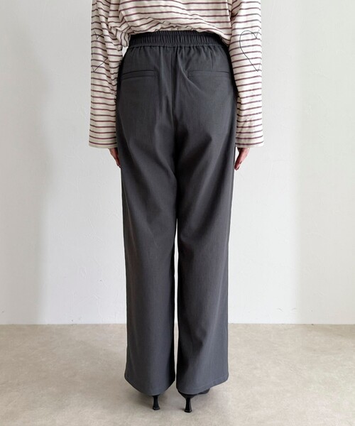 fredy emue(フレディエミュ)の「【接触冷感×UVカット/マルチ機能】ドライオックスセミワイドイージーパンツ(その他パンツ・レディース・チャコールグレー/オフホワイト/ブラック/カーキ・34/36/38)」の14枚目の写真