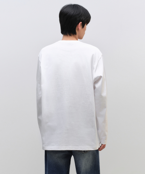 MUSINSA STANDARD（ムシンサスタンダード）の「リラックスドOEクルーネック長袖Tシャツ[ホワイト]（Tシャツ/カットソー・メンズ・その他・SMALL/MEDIUM/LARGE/X-LARGE/2XL/3XL）」の2枚目の写真