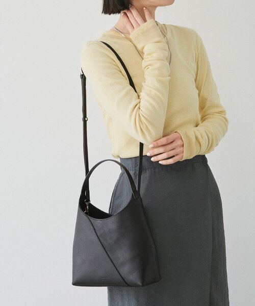 russet（ラシット）の「スムースレザー2WAYミニトートバッグ（トートバッグ・レディース・アイボリー/ブラック/ブルー系その他・FREE）」の2枚目の写真