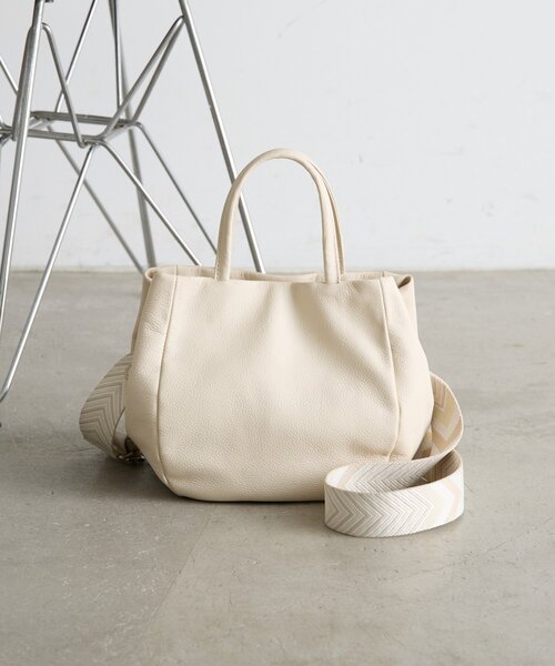 Jena espace merveilleux（ジェナ　エスパスメルヴェイユ）の「ベルトショルダー本革バッグ（トートバッグ・レディース・グレー/アイボリー・FREE）」の2枚目の写真