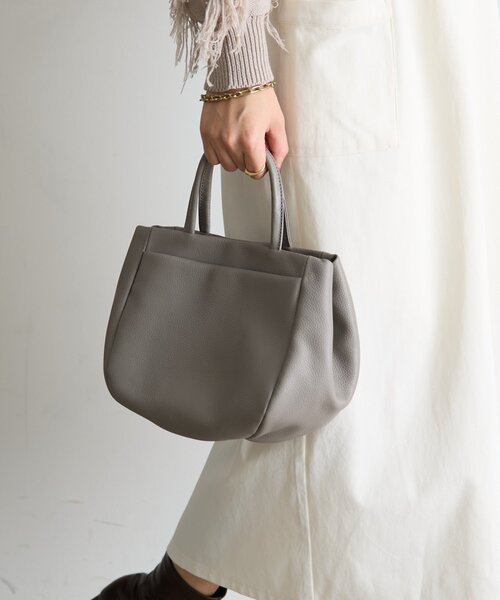 Jena espace merveilleux（ジェナ　エスパスメルヴェイユ）の「ベルトショルダー本革バッグ（トートバッグ・レディース・グレー/アイボリー・FREE）」の6枚目の写真