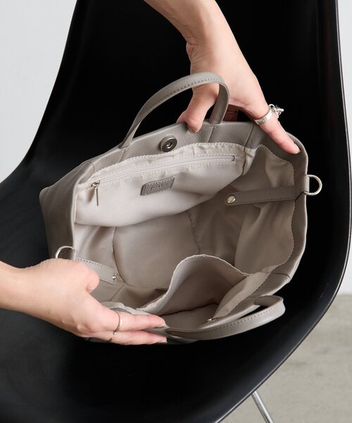 Jena espace merveilleux（ジェナ　エスパスメルヴェイユ）の「ベルトショルダー本革バッグ（トートバッグ・レディース・グレー/アイボリー・FREE）」の14枚目の写真