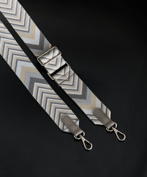 Jena espace merveilleux（ジェナ　エスパスメルヴェイユ）の「ベルトショルダー本革バッグ（トートバッグ・レディース・グレー/アイボリー・FREE）」の17枚目の写真