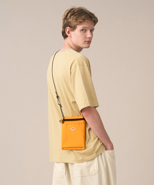 DANTON（ダントン）の「Canvas Shoulder Pouch〈SAINT-DOMINIQUE〉（ショルダーバッグ・メンズ・ベージュ/イエロー/ブラック/アイボリー/サックスブルー/グレー・-）」の6枚目の写真