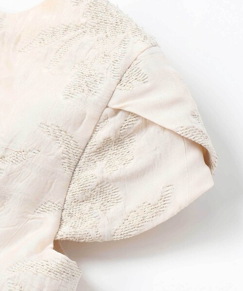 Tartine et Chocolat（タルティーヌエショコラ）の「【日本製】ゴールドラメジャガード シャインフラワーワンピース(100~130cm)（ワンピース・キッズ・ベージュ系その他・120cm/130cm）」の8枚目の写真