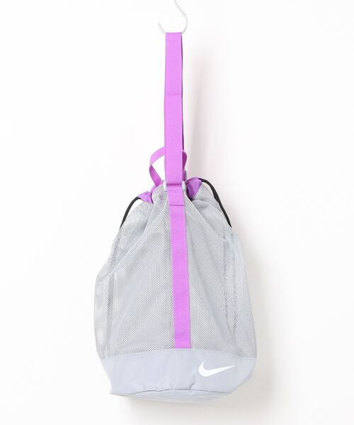 NIKE(ナイキ)の「《NIKEアパレル》SS26メッシュショルダープールバッグ(ショルダーバッグ・キッズ・グレー/ブラック/レッド/ミント・フリー)」の3枚目の写真
