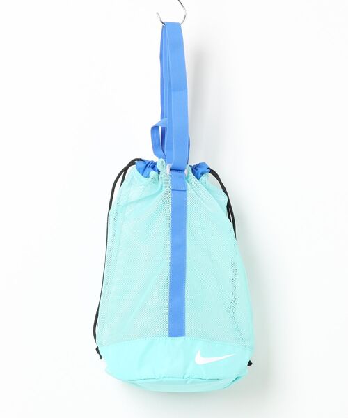 NIKE(ナイキ)の「《NIKEアパレル》SS26メッシュショルダープールバッグ(ショルダーバッグ・キッズ・グレー/ブラック/レッド/ミント・フリー)」の4枚目の写真