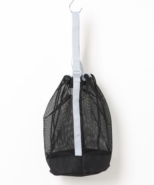 NIKE(ナイキ)の「《NIKEアパレル》SS26メッシュショルダープールバッグ(ショルダーバッグ・キッズ・グレー/ブラック/レッド/ミント・フリー)」の5枚目の写真