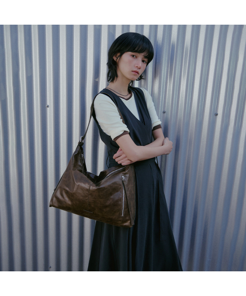 LAP（ラップ）の「RUSTY SHINE BAG AS7AB245（ショルダーバッグ・レディース・チャコールグレー/ブラック/ダークブラウン・FREE）」の6枚目の写真