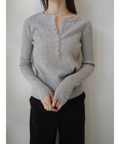 amel(エイメル)の「ヘンリーネック ケーブルニット/グレー(Tシャツ/カットソー・レディース・グレー・FREE)」の19枚目の写真