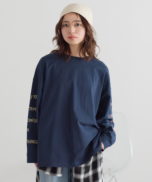 HEART MARKET(ハートマーケット)の「袖ロゴ刺繍プルオーバー(Tシャツ/カットソー・レディース・ブルー/ナチュラル/ホワイト/ネイビー・FREE)」の3枚目の写真