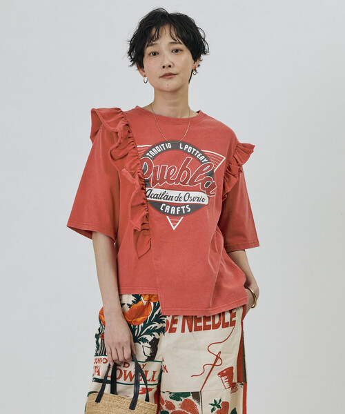 Freada(フリーダ)の「Freada/フリーダ フリルリメイク風プリントTEE(Tシャツ/カットソー・レディース・オフホワイト/レッド・ONE SIZE)」の3枚目の写真