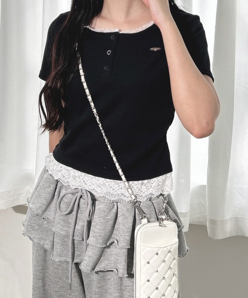 INGNI（イング）の「【WEB限定】ヘンリーネックレース付プレートロゴ半袖リブトップス（Tシャツ/カットソー・レディース・ブラック/グレー・M）」の2枚目の写真