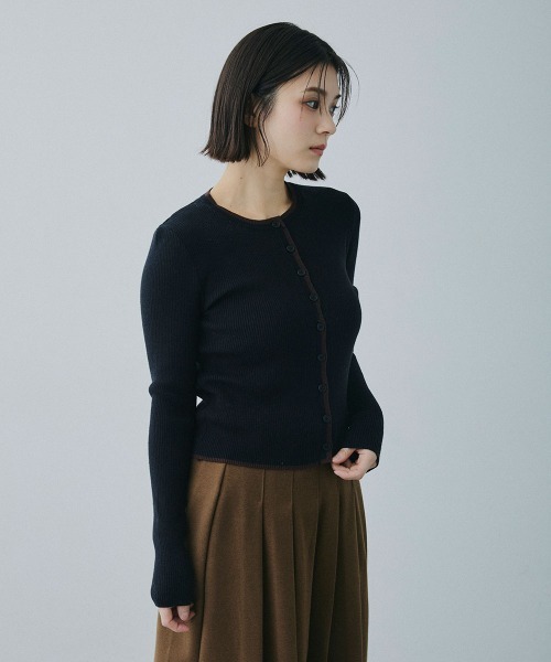 Clum（クルム）の「color line rib knit cardigan / カラーラインリブニットカーディガン（カーディガン/ボレロ・レディース・ブラック/バーガンディー・FREE）」の4枚目の写真
