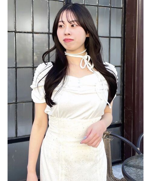 dazzlin(ダズリン)の「タイ付ギャザーカットトップス(Tシャツ/カットソー・レディース・イエロー/ブラウン/オフホワイト/ブルー・FREE)」の2枚目の写真