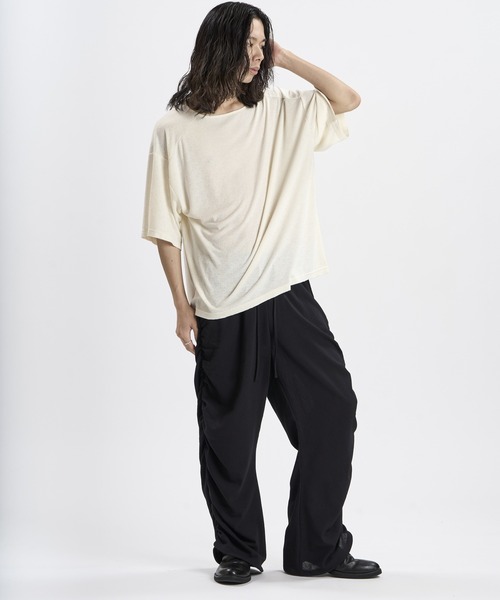 NO ID.（ノーアイディ）の「【NO ID.】Cut-off Boat Neck BIG T-Shirt / カットオフ ボートネック ビッグ Tシャツ（Tシャツ/カットソー・メンズ・アイボリー/ブラック/グレー・ONE SIZE）」の21枚目の写真