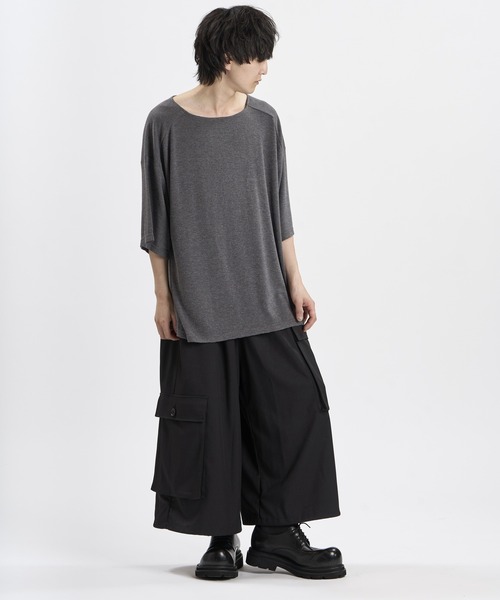 NO ID.（ノーアイディ）の「【NO ID.】Cut-off Boat Neck BIG T-Shirt / カットオフ ボートネック ビッグ Tシャツ（Tシャツ/カットソー・メンズ・アイボリー/ブラック/グレー・ONE SIZE）」の19枚目の写真