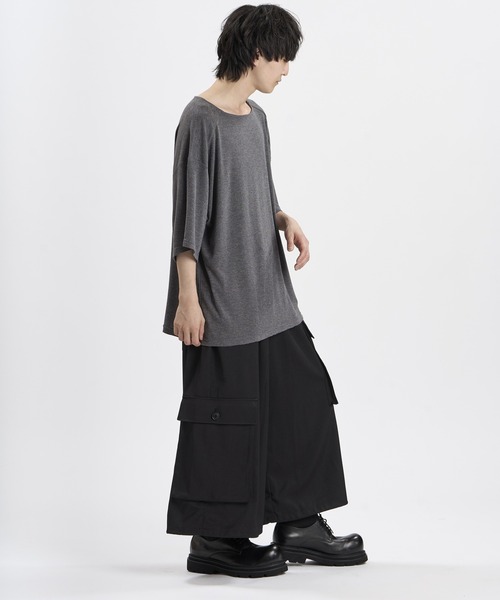 NO ID.（ノーアイディ）の「【NO ID.】Cut-off Boat Neck BIG T-Shirt / カットオフ ボートネック ビッグ Tシャツ（Tシャツ/カットソー・メンズ・アイボリー/ブラック/グレー・ONE SIZE）」の20枚目の写真