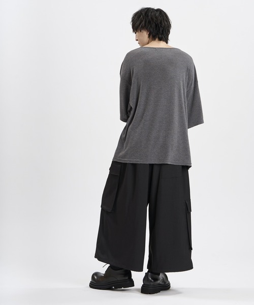 NO ID.（ノーアイディ）の「【NO ID.】Cut-off Boat Neck BIG T-Shirt / カットオフ ボートネック ビッグ Tシャツ（Tシャツ/カットソー・メンズ・アイボリー/ブラック/グレー・ONE SIZE）」の10枚目の写真