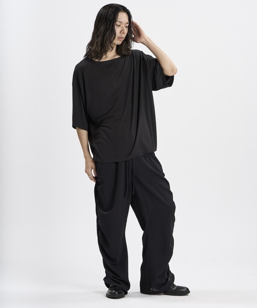 NO ID.（ノーアイディ）の「【NO ID.】Cut-off Boat Neck BIG T-Shirt / カットオフ ボートネック ビッグ Tシャツ（Tシャツ/カットソー・メンズ・アイボリー/ブラック/グレー・ONE SIZE）」の11枚目の写真