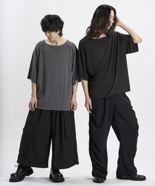 NO ID.（ノーアイディ）の「【NO ID.】Cut-off Boat Neck BIG T-Shirt / カットオフ ボートネック ビッグ Tシャツ（Tシャツ/カットソー・メンズ・アイボリー/ブラック/グレー・ONE SIZE）」の7枚目の写真