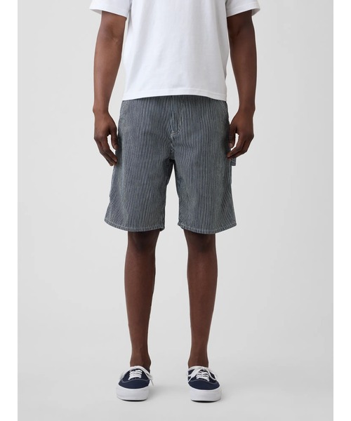 GAP（ギャップ）の「9インチ デニム レールロード ストライプ カーペンター ショートパンツ（デニムパンツ・メンズ・ブルー・28W/30W/34W/32W/36W）」の4枚目の写真