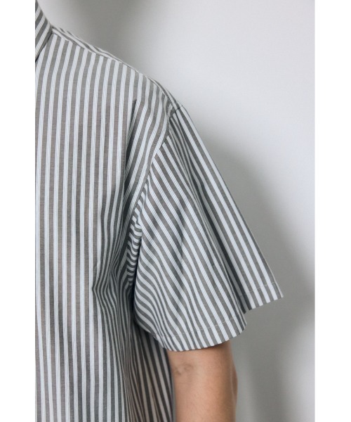 AZUL by moussy(アズールバイマウジー)の「フェイクレーヤードストライプシャツ(シャツ/ブラウス・メンズ・グレー系その他/ブルー系その他・MEDIUM/LARGE)」の11枚目の写真