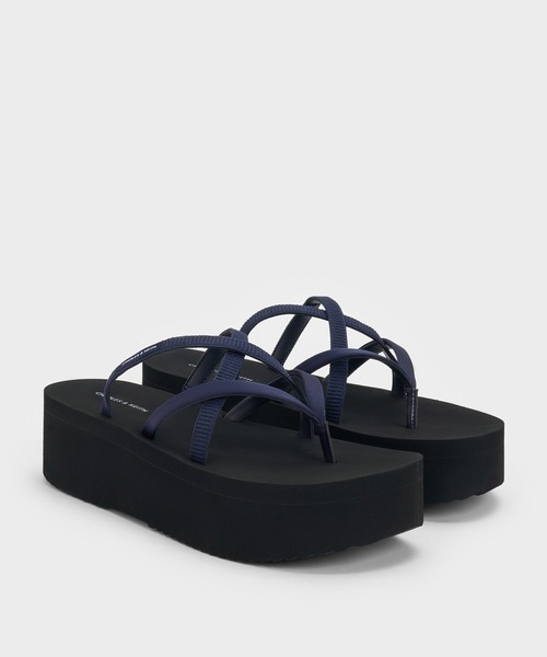 CHARLES & KEITH(チャールズ & キース)の「Levy レヴィー サテン ストラッピー フラットフォーム サンダル(サンダル・レディース・ブラック系その他2/ライトピンク/ダークブルー・22.5cm/23cm/23.5cm/24.5cm/25cm)」の17枚目の写真