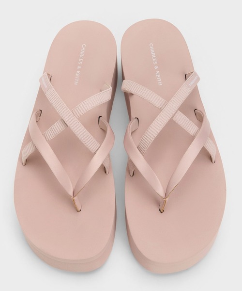 CHARLES & KEITH(チャールズ & キース)の「Levy レヴィー サテン ストラッピー フラットフォーム サンダル(サンダル・レディース・ブラック系その他2/ライトピンク/ダークブルー・22.5cm/23cm/23.5cm/24.5cm/25cm)」の14枚目の写真