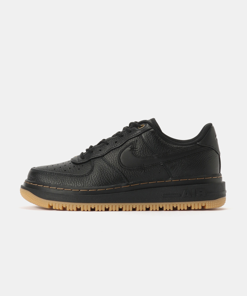 NIKE(ナイキ)の「NIKE AIR FORCE 1 LUXE DB4109-001(スニーカー・メンズ・ブラック・26.5cm/26cm/25.5cm/30cm/28.5cm/24.5cm/24cm/28cm/27.5cm/27cm)」の1枚目の写真