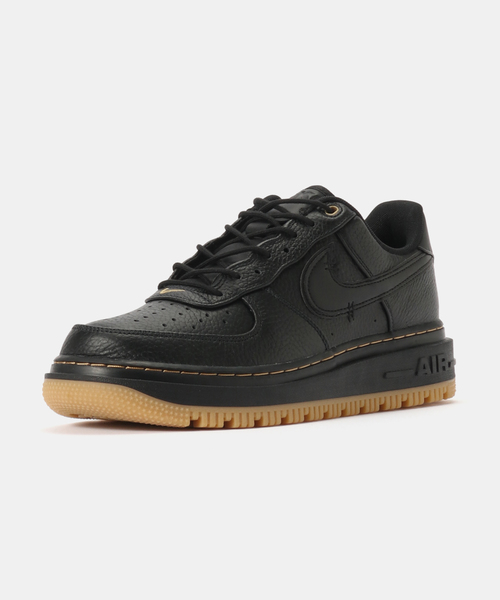 NIKE(ナイキ)の「NIKE AIR FORCE 1 LUXE DB4109-001(スニーカー・メンズ・ブラック・26.5cm/26cm/25.5cm/30cm/28.5cm/24.5cm/24cm/28cm/27.5cm/27cm)」の2枚目の写真