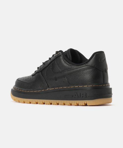 NIKE(ナイキ)の「NIKE AIR FORCE 1 LUXE DB4109-001(スニーカー・メンズ・ブラック・26.5cm/26cm/25.5cm/30cm/28.5cm/24.5cm/24cm/28cm/27.5cm/27cm)」の3枚目の写真