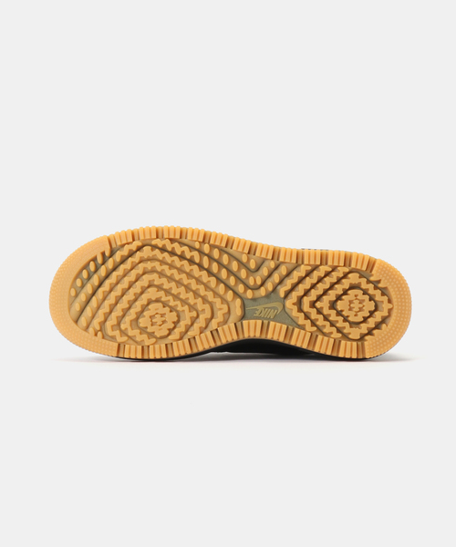 NIKE(ナイキ)の「NIKE AIR FORCE 1 LUXE DB4109-001(スニーカー・メンズ・ブラック・26.5cm/26cm/25.5cm/30cm/28.5cm/24.5cm/24cm/28cm/27.5cm/27cm)」の4枚目の写真