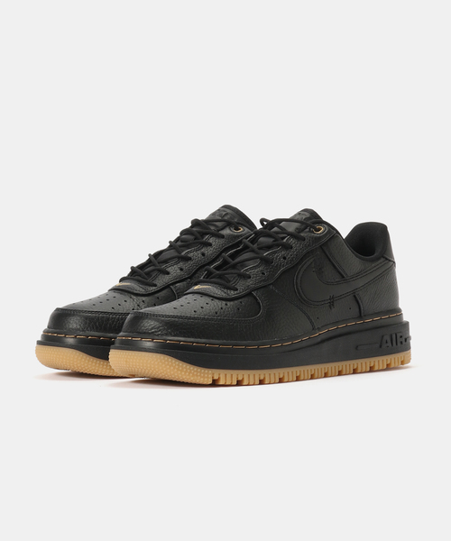 NIKE(ナイキ)の「NIKE AIR FORCE 1 LUXE DB4109-001(スニーカー・メンズ・ブラック・26.5cm/26cm/25.5cm/30cm/28.5cm/24.5cm/24cm/28cm/27.5cm/27cm)」の7枚目の写真