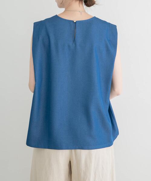 ITEMS URBANRESEARCH(アイテムズ アーバンリサーチ)の「レーヨンデニムノースリーブブラウス(シャツ/ブラウス・レディース・ブルー/インディゴブルー・FREE)」の3枚目の写真