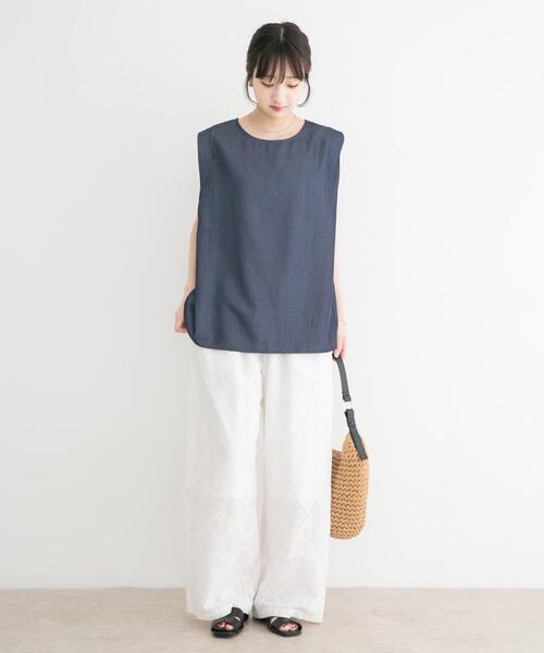 ITEMS URBANRESEARCH(アイテムズ アーバンリサーチ)の「レーヨンデニムノースリーブブラウス(シャツ/ブラウス・レディース・ブルー/インディゴブルー・FREE)」の14枚目の写真