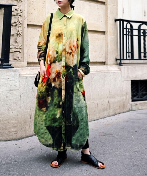 antiqua（アンティカ）の「綿100 アート柄 花柄 シャツワンピース（シャツワンピース・レディース・マルチ・ONESIZE）」の2枚目の写真
