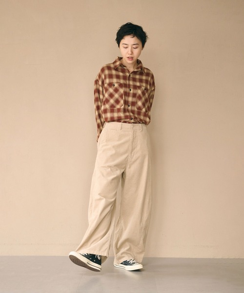 kha:ki(カーキ)の「「KHA:KI / カーキ」OVAL CORD TROUSERS(その他パンツ・レディース・オフホワイト/ダークブラウン/ライトベージュ・2/1)」の6枚目の写真