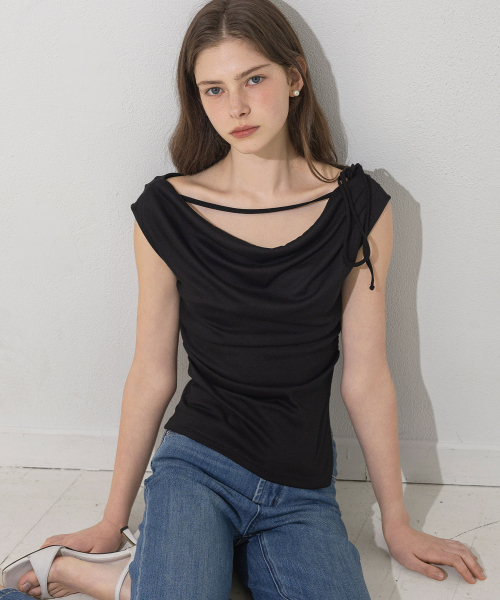 LAUTREDE MIN(ロートルドミン)の「Summer draped Black T shirts(Tシャツ/カットソー・レディース・ブラック・FREE)」の2枚目の写真