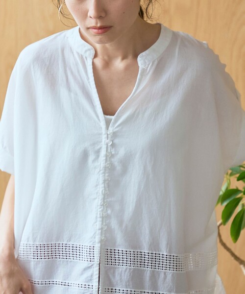 coen(コーエン)の「裾刺繍レース スキッパーシアーバンドカラーブラウス(シャツ/ブラウス・レディース・ダークグリーン/オフホワイト/ブラック・FREE)」の6枚目の写真
