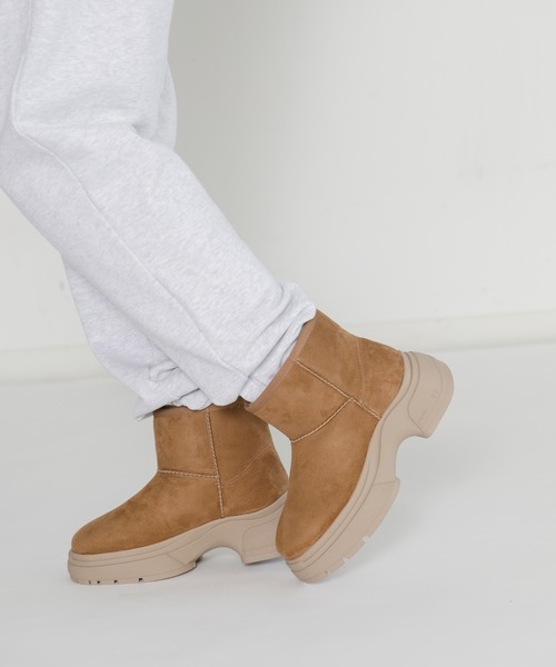 PAES(ペイズ)の「Short Basic Fur Boots(ブーツ・レディース・キャメル・24/23)」の3枚目の写真