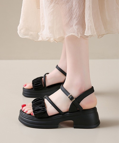 aimoha(アイモハ)の「フリル厚底サンダル(サンダル・レディース・ブラック・24.5cm/24.0cm/23.5cm/25.0cm)」の1枚目の写真