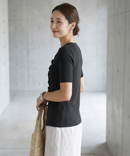 STYLE DELI(スタイルデリ)の「さらさら前ギャザー半袖ニットトップス(Tシャツ/カットソー・レディース・ブラック/アイボリー/ブルー・FREE)」の13枚目の写真