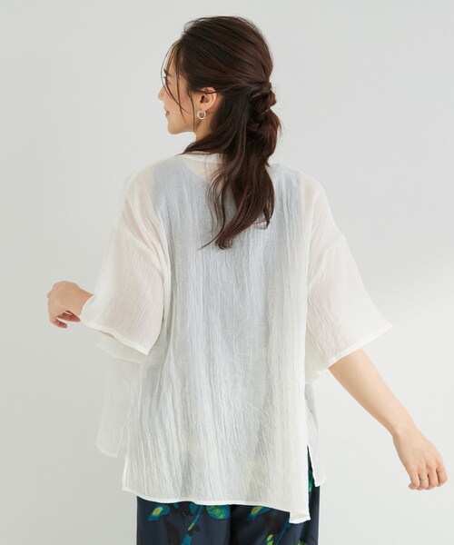 SHOO・LA・RUE（シューラルー）の「フロントフリル シアーワッシャーブラウス（シャツ/ブラウス・レディース・グリーン系/オフホワイト/ライトベージュ・02/04/03/01）」の5枚目の写真