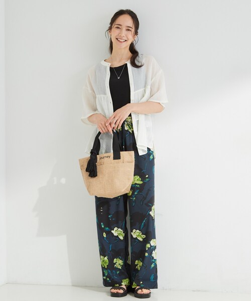 SHOO・LA・RUE（シューラルー）の「フロントフリル シアーワッシャーブラウス（シャツ/ブラウス・レディース・グリーン系/オフホワイト/ライトベージュ・02/04/03/01）」の6枚目の写真